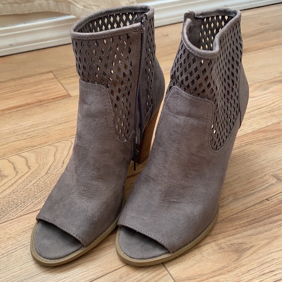 Size 8.5 Report Booties - Picture 2 of 3